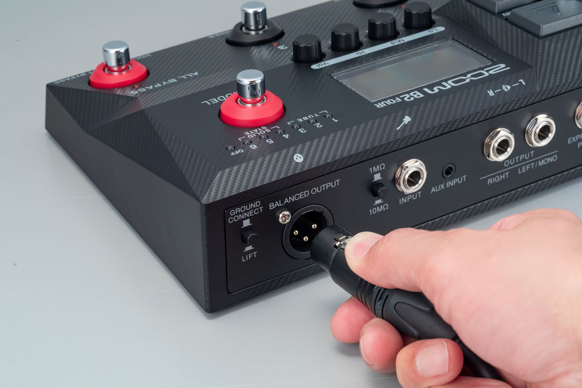 ZOOM B2 FOUR